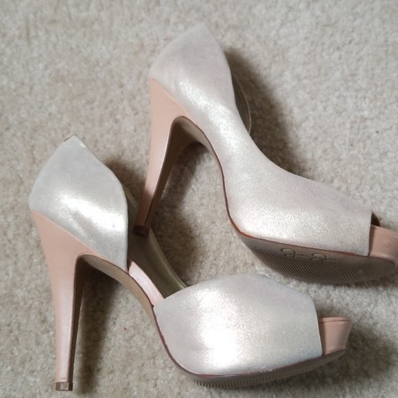 Heels - Picture 3 of 5